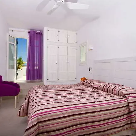 Kalypso Naousa (Paros)